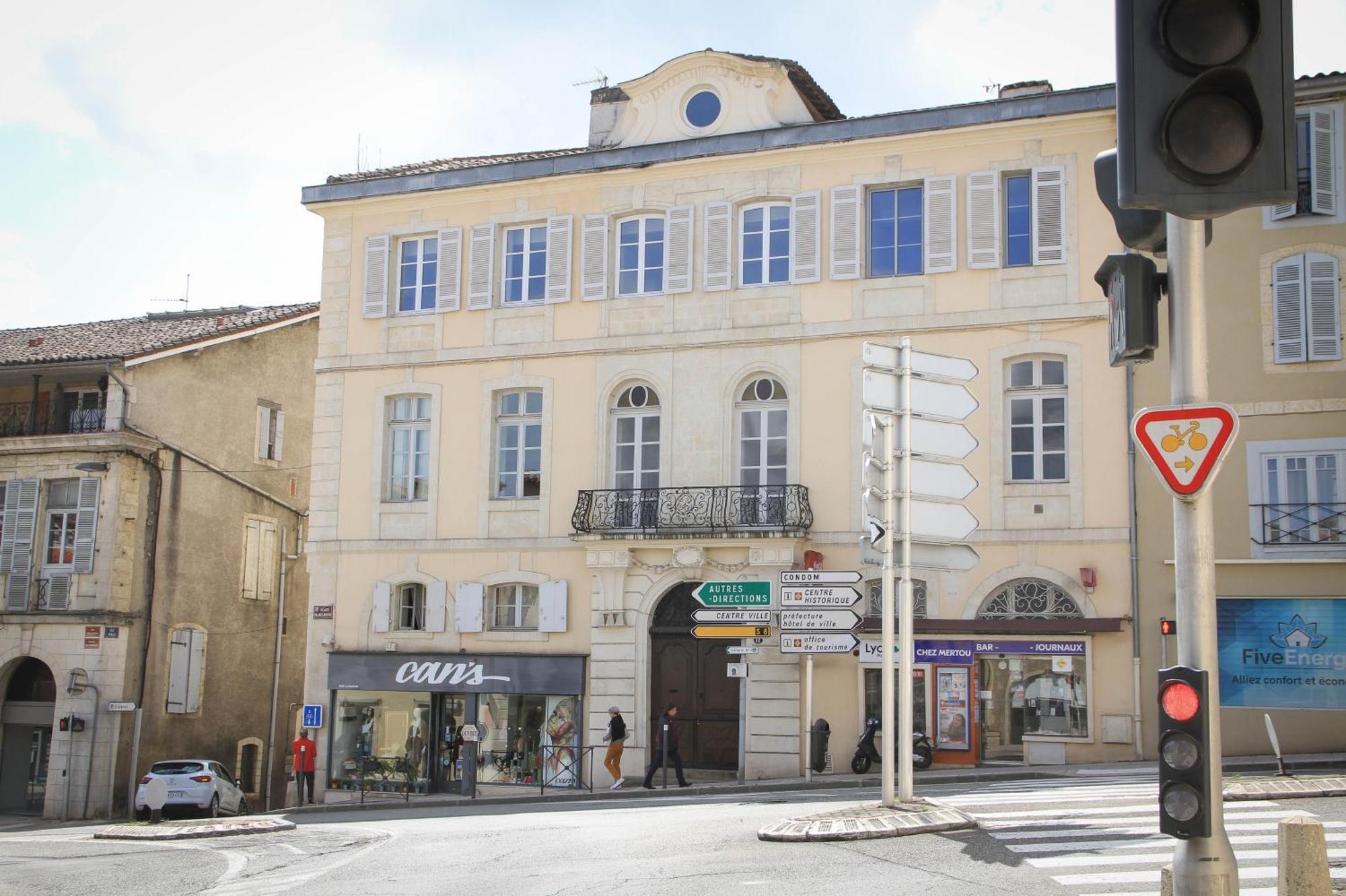 Villaret - Tres Spacieux En Coeur De Ville Auch Exterior photo